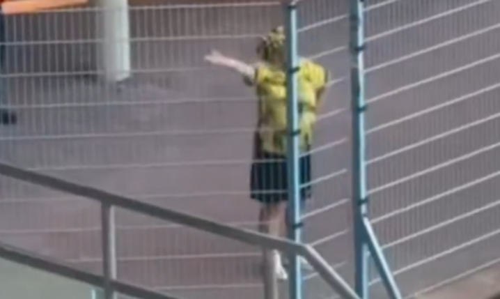 WYSTĘP TANECZKI fanki Wieczystej na meczu z Piastem xD [VIDEO]